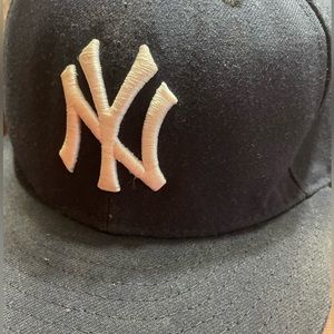 New Era Navy Blue Yankees Fitted Cap w/ Black Brim